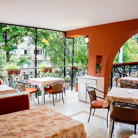 Globus Hotel Plovdiv Buitenkant foto