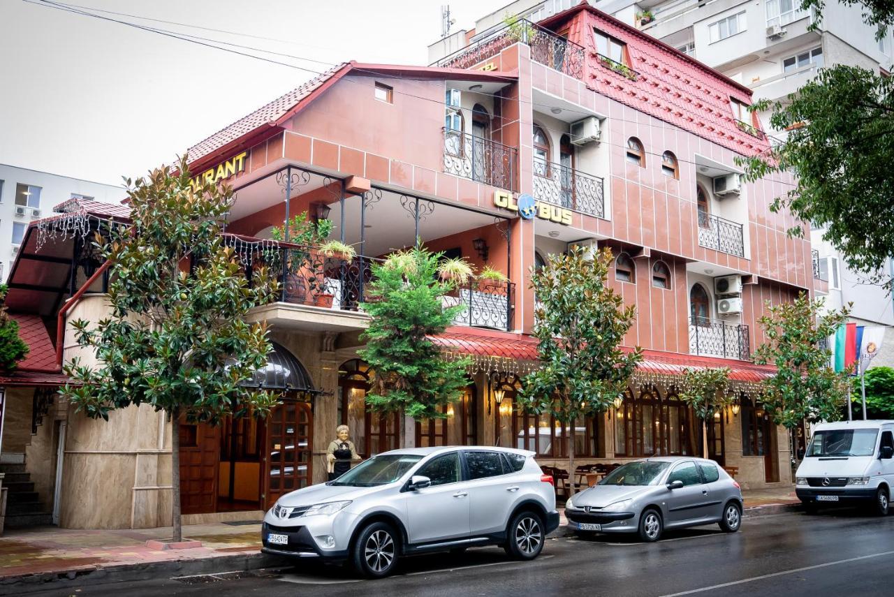 Globus Hotel Plovdiv Buitenkant foto