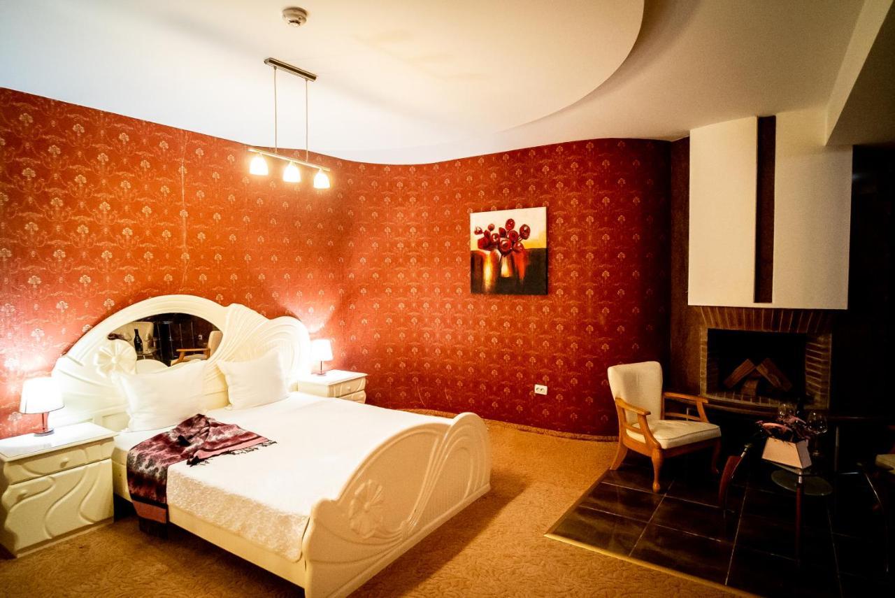 Globus Hotel Plovdiv Buitenkant foto