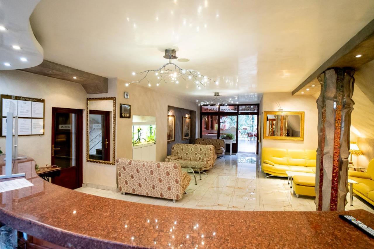 Globus Hotel Plovdiv Buitenkant foto