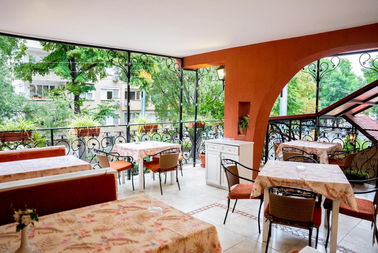 Globus Hotel Plovdiv Buitenkant foto