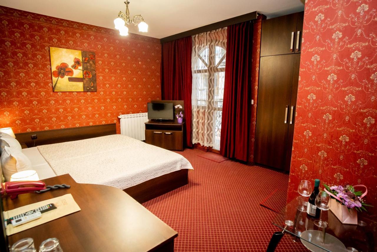 Globus Hotel Plovdiv Buitenkant foto