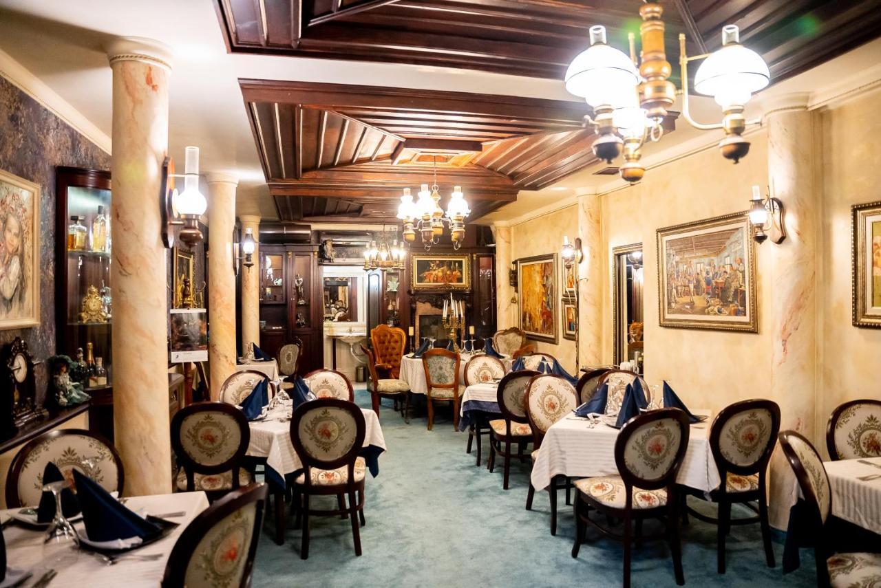 Globus Hotel Plovdiv Buitenkant foto