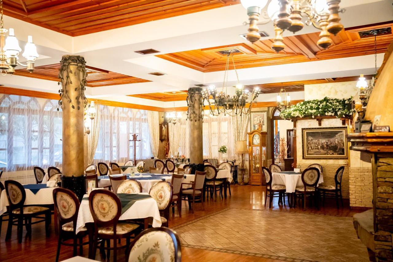 Globus Hotel Plovdiv Buitenkant foto