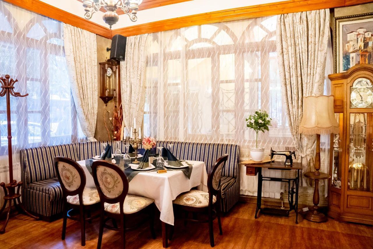 Globus Hotel Plovdiv Buitenkant foto
