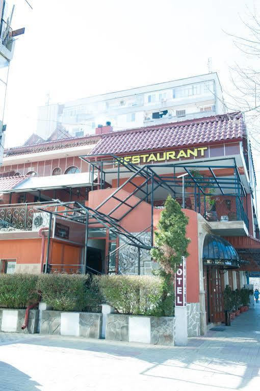 Globus Hotel Plovdiv Buitenkant foto